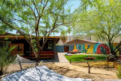 Image de ~The Hummingbird House~  Sauna, Two King Beds, Mountain Views!