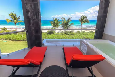 Image de Beachfront Condo with jacuzzi, 3 Br & Pool - At Mareazul Condo Corazón