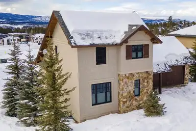 Image de Winter Park Home w/views, heated garage, hot tub!
