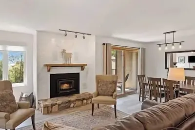 Image de Mountainside Cozy Retreat Walk To Gondola Hot Tub Fireplace
