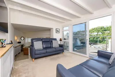Image de Modern town centre house with outside space and sea views, two minute walk from the beach.