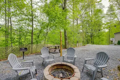 Image de Camp-Style Cabin Near Pigeon Forge: Fire Pit, Deck