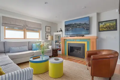 Image de Vibrant 1919 bungalow - peaceful oasis, walk to downtown