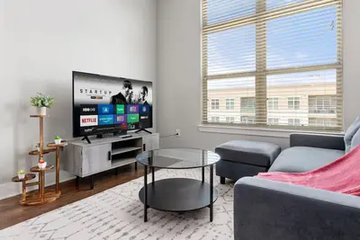Image de The Olivia: Riverwalk Loft