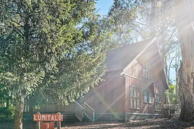 Image de Lumi Talo - Retro quintessential two-story cedar lodge