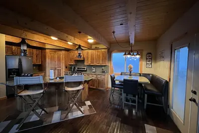 Image de Spacious Secluded Cabin, perfect for family getaways. Create life long memories!