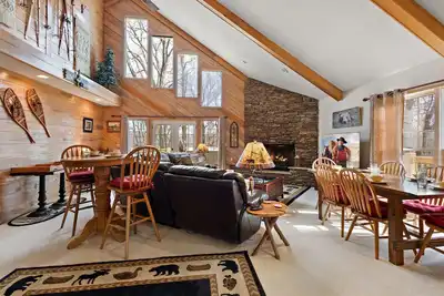 Image de Spacious Mountain Home Near Skiing