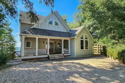 Image de Beautiful 3 Br Soundfront home overlooking the Currituck Sound w/Private Pool