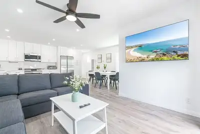 Image de Just Listed! Clean, modern, bright, and only steps from the best beach in California!