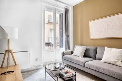 Image de Sleek Huertas-Cortes 2br, in Las Letras & heart of Madrid, by Blueground