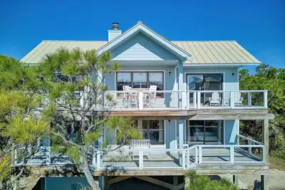 Image de Pet Friendly, Across From Beach, Private Pool, Free Beach Gear!