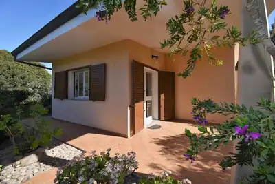 Image de Cottage with a glimpse of sea view and garden