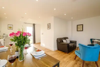 Three Tuns - Garden Suite 1 - sleeps 4 guests  in 2 bedrooms