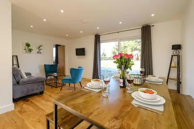 Three Tuns - Garden Suite 3 - sleeps 4 guests  in 2 bedrooms