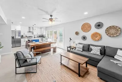 Image de Spacious Family Ranch: Modern Comforts, Open Layout, Ideal for Exploring Local Entertainment