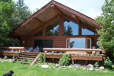 Image de Full Log Family Lodge - private dock\/beach & fire pit
