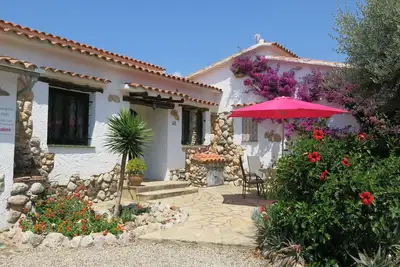 Image de Vacation villas with beautiful garden, pool, 120 m to the sandy beach