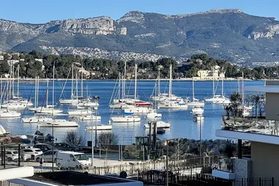 Image de L’apart’83 - T2 classé 5*- Mer- Belle vue sur la baie du Lazaret