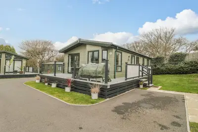 Gwydn Lodge, family friendly, with pool in Downton, Hampshire