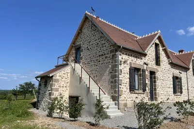 Image de Maison de ferme rénovée 18ème avec jardin, cheminée, Wi-Fi et parking