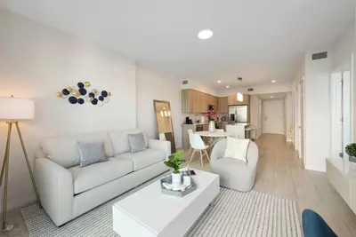 Image de Luxury Condo in Design District, pool and parking