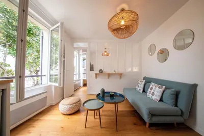 Image de Studio avec vue imprenable sur Paris – Charme et authenticité à Montmartre