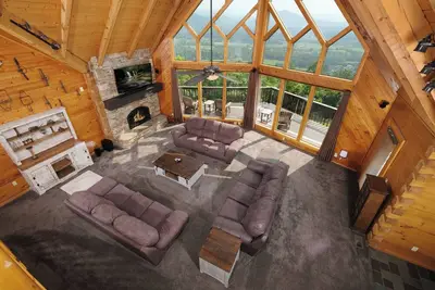 Image de Indoor Pool, game room, theatre room, firepit, insane mountain view! Sleeps 22!