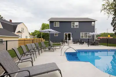 Image de Beautiful new home, private heated pool, close to beach