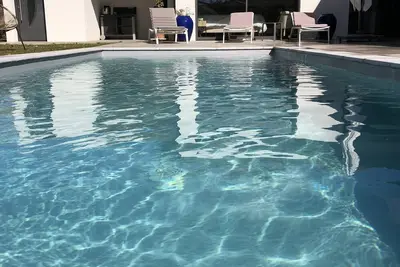 Image de villa contemporaine avec piscine sur le golf de la Valdaine en Drôme provençale