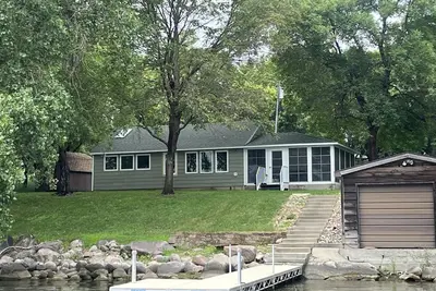 Image de Lake Front Renovated cabin with enclosed porch and loft on Big Stone Lake