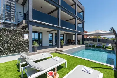 Image de Maison de vacances Crikvenica pour 1 - 7 personnes avec 3 chambres à coucher - Maison de vacances