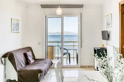 Image de Appartement \"Platja Mar 3Âş\" avec vue sur la mer et balcon.
