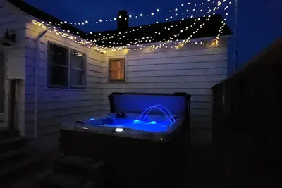 Image de Hot Tub House Kipling Cottages Deck Fire Pit Sauna 2 bed/ 1 bath Smart TVs WiFi
