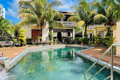 Image de Beautiful and Relaxing 4 Bedroom Villa w\/Pool - Short Walk to Pereybere Beach