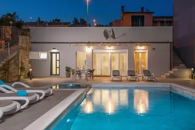 Haus Quadro mit fantastischem privatem Pool