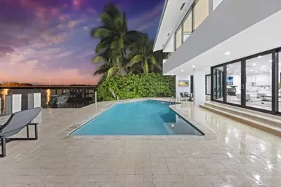 Image de Villa Malia Waterfront with Dock