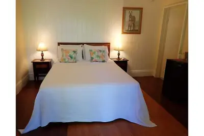 Image de Jacks - Grand Turk B&B  Courtyard room with Queen bed - Grand Turk Island!