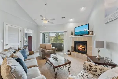 Image de Incredible 2 bed/2 bath penthouse condo scenic natural views