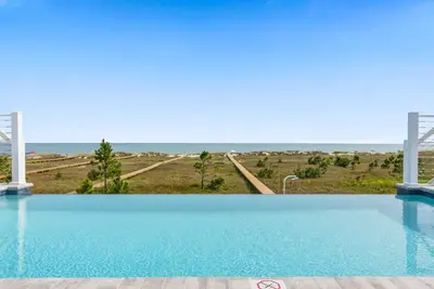 Image de Frazer Oceanfront Beach House with Elevated Infinity Pool! (Premier Bella Proper