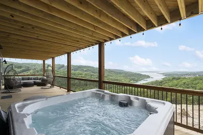 Image de Lake View Getaway Near Sdc with Hot Tub, Games, Large Deck & Free Daily Activities