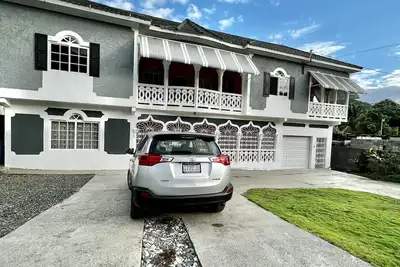 Image de Large home in Portland Parrish