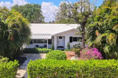 Image de new remodeled attractive home 5 minutes from the beach. close to the golf course