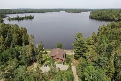 Image de Hill Top Cabin with Stunning Lake View shared Hot tub and Sauna!