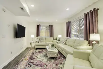 Image de Cluster of 6 townhomes with 18 bedrooms, 13 bathrooms, 6 hot tubs! Can sleep 36