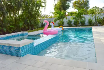 Image de Modern Organic King Beds Salt Pool/Spa Dwtn Sarasota Retreat near Siesta Beach