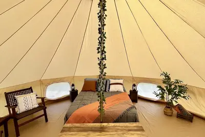 Image de Off Grid Glamping Tent with shared Hot tub, and Sauna!