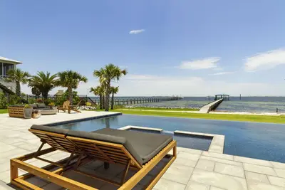 Image de Luxury Waterfront Home, Private Beach, Infinity Pool, Hot Tub, 4 Beds, 3. 5 Bath
