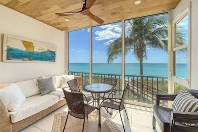Image de Renovated Oceanfront 2 Bedroom\/2Bath Oasis