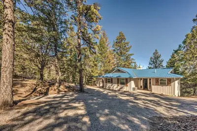 Marvelous Alto Abode 1. 5 Miles to Ski Run Road!