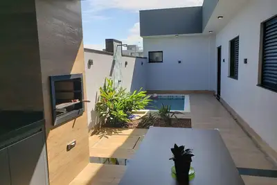 Image de Modern house in gated community with swimming pool